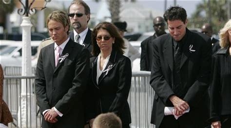 anna nicole smith death pictures|Day of Anna Nicoles Funeral